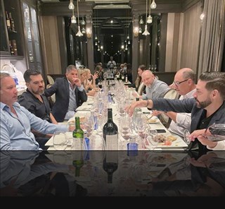 Almacén del Vino agasaja a Los Caballeros del Vino